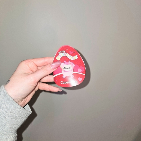 Squishmallows Caparinne Yeti mini plush valentines edition - Picture 3 of 3